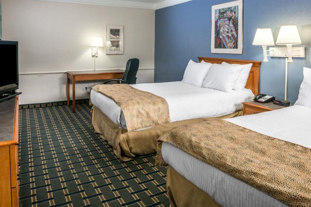 Days Inn By Wyndham Houston Eksteriør bilde